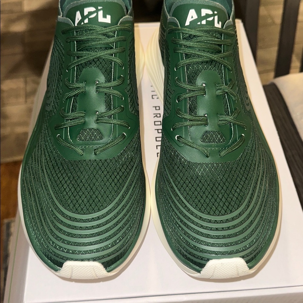 APL Men’s Streamline Great Green White Athletic Training Sneakers - New in Box